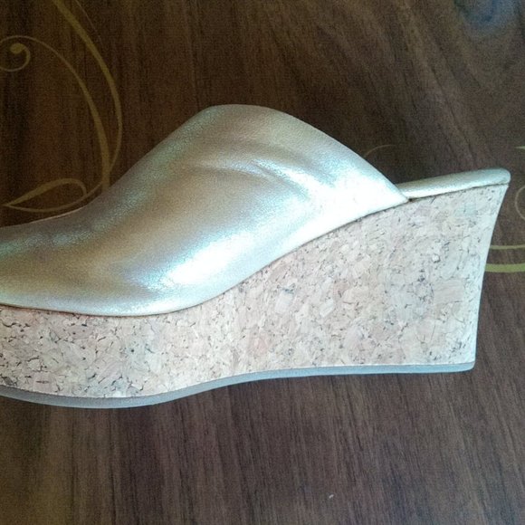 UGGS Dominque Gold Tan Leather Sandals Wedges Platforms Size 9.5 - Picture 8 of 9